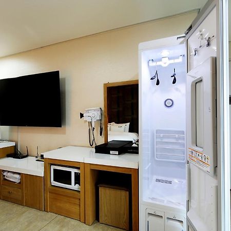 White Tourist Hotel Чонджу Екстер'єр фото