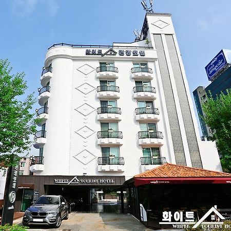 White Tourist Hotel Чонджу Екстер'єр фото
