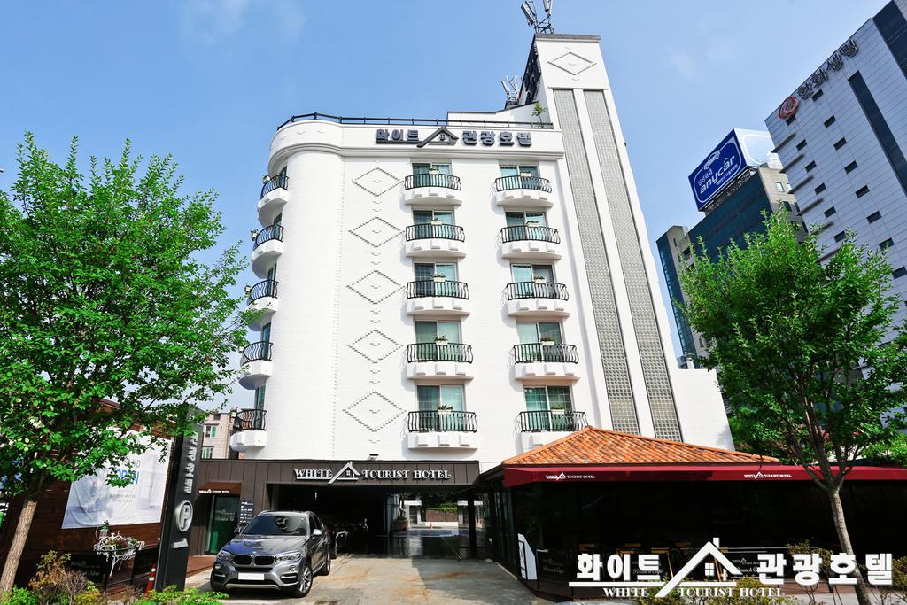White Tourist Hotel Чонджу Екстер'єр фото