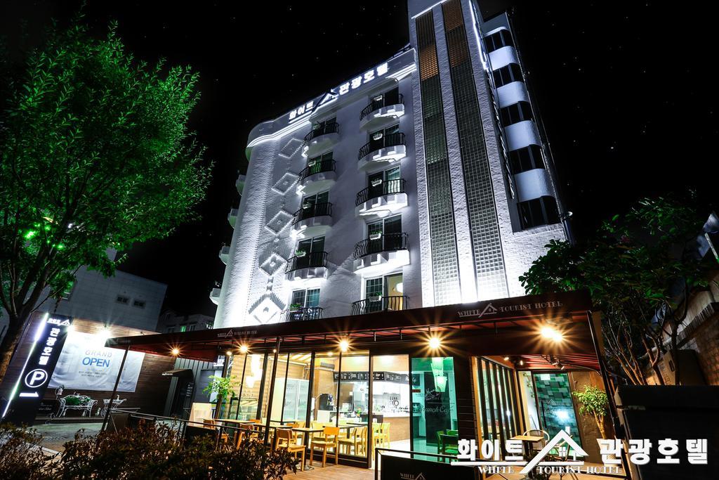 White Tourist Hotel Чонджу Екстер'єр фото